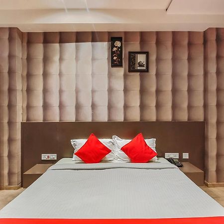 Oyo 26991 Stanza Luxurios Stay Zahirabad Экстерьер фото